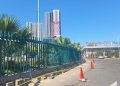 Pemasangan pagar di sejumlah mal Surabaya menjadi perbincangan. Manajemen Pakuwon Group menjelaskan alasan sebenarnya di balik kebijakan tersebut.