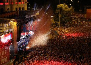 Spanyol menggelar pawai juara Piala Dunia 2026 di Madrid setelah mengalahkan Argentina. Ratusan ribu suporter memadati pusat kota merayakan gelar dunia kedua.