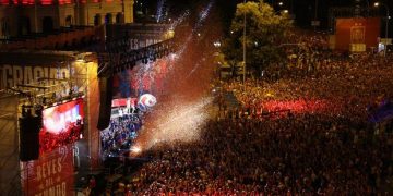 Spanyol menggelar pawai juara Piala Dunia 2026 di Madrid setelah mengalahkan Argentina. Ratusan ribu suporter memadati pusat kota merayakan gelar dunia kedua.