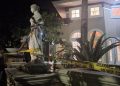 Rumah mewah di Sentul, Bogor, dipasang garis polisi setelah penggeledahan terkait dugaan korupsi PLN, ASABRI, dan Krakatau Steel. Polisi menyita emas dan uang bernilai besar. (Foto: Muchamad Sholihin/detikcom)