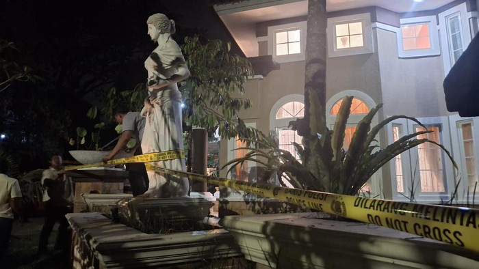 Rumah Mewah di Bogor Dipasang Garis Polisi Setelah Penggeledahan Kasus Korupsi Besar