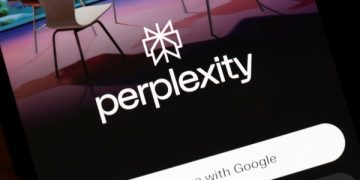 Microsoft menemukan ekstensi Chrome palsu yang menyamar sebagai Perplexity AI. Pengguna diminta segera menghapusnya untuk mencegah pemantauan aktivitas pencarian.