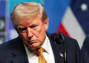 Donald Trump mengancam akan menghancurkan Iran jika ada upaya pembunuhan terhadap dirinya. Ketegangan kedua negara kembali menjadi sorotan dunia.