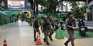 Penembakan terjadi di sekolah menengah Nonthaburi, Thailand. Pelaku berusia 14 tahun dan polisi masih menyelidiki motif serta rangkaian kejadian.