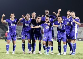 Persib Bandung menghadapi Bali United pada laga penentu Dewata Challenge Series 2026. Simak jadwal siaran langsung dan live streaming pertandingan.