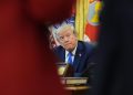 Persediaan sejumlah rudal AS dilaporkan menipis setelah perang dengan Iran. Trump membantah kekurangan amunisi meski Washington terus mempercepat produksi.