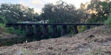 amish ghost bridge, misteri jembatan pinecraft, legenda tragedi amos ingrid