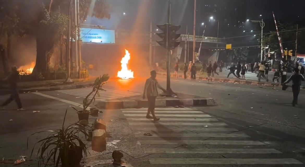 Pemprov DKI Jakarta menelusuri pelaku perusakan fasilitas umum saat kericuhan 27 Agustus. Pelaku akan dilaporkan dan diproses sesuai hukum.