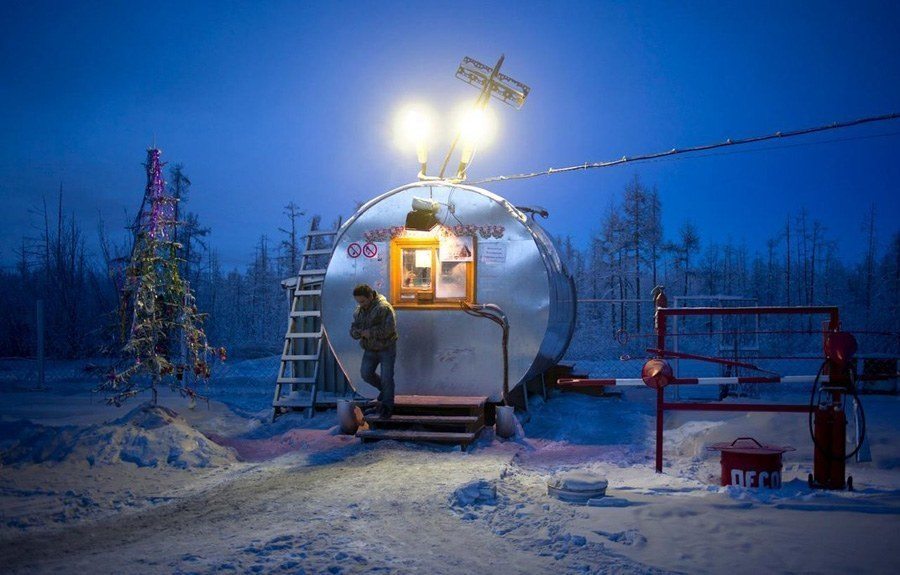 coldest-city-gas-station Oymyakon