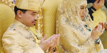 Sultan Brunei Hassanal Bolkiah mencabut gelar kerajaan menantunya, Raabi'atul Adawiyyah. Simak profil, pendidikan, karier, pernikahan, dan kehidupan kerajaannya.