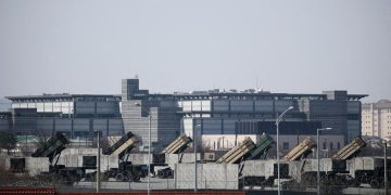 Donald Trump membantah laporan bahwa stok amunisi Amerika Serikat menipis akibat perang Iran. Simak penjelasan terbaru dan kondisi persediaan rudal AS.