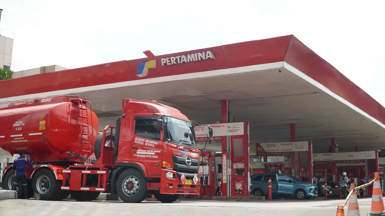 Harga Pertamax dan BBM nonsubsidi berpotensi mendekati Rp20 ribu per liter akibat harga minyak dunia yang masih tinggi dan belum menunjukkan penurunan.