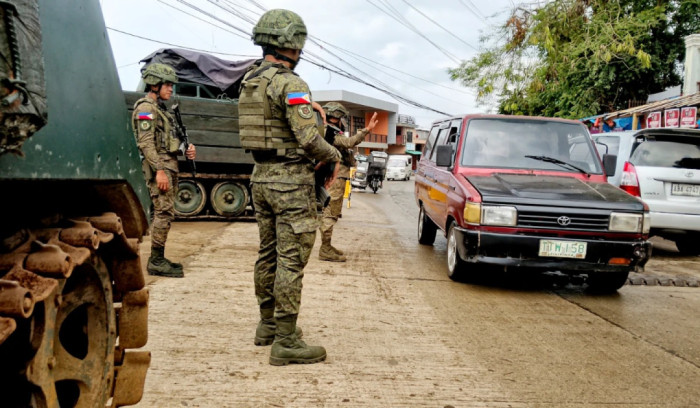 Baku tembak pecah di Bangsamoro, Filipina, menjelang pemungutan suara. Tiga orang tewas dan 15 lainnya terluka setelah perebutan posisi dalam antrean.