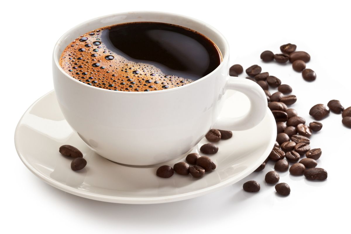 Minum kopi dalam jumlah wajar ternyata dikaitkan dengan risiko kematian lebih rendah. Pakar menjelaskan kandungan bioaktif yang memberi manfaat bagi tubuh.