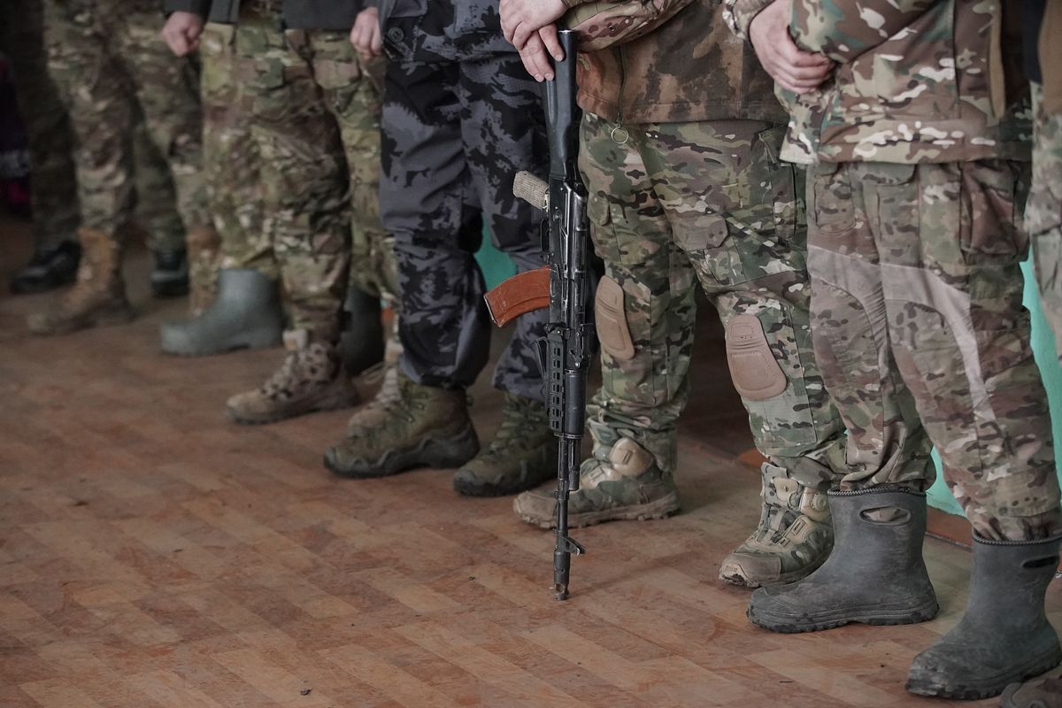 Warga Depok berinisial WOI diduga bergabung dengan militer Rusia. Saat membuat paspor, ia mengaku akan wisata ke Malaysia dan menjalankan bisnis online.