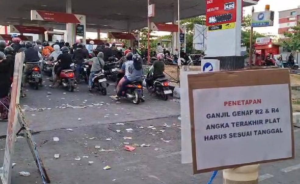 Sistem ganjil-genap diterapkan untuk pengisian BBM di SPBU Makassar dan Sulsel. Simak jadwal berdasarkan pelat nomor serta batas waktu kebijakannya.