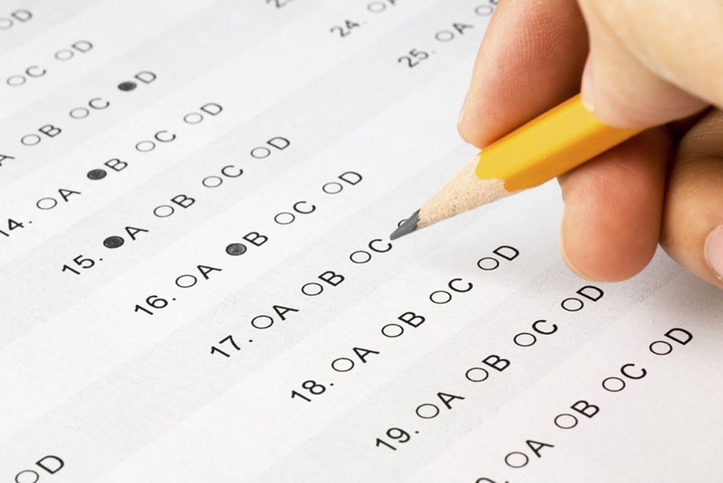Ujian TOEFL dan GRE dihentikan di Iran setelah AS menangguhkan General License G. Pelajar kini terancam kehilangan kesempatan studi dan beasiswa.